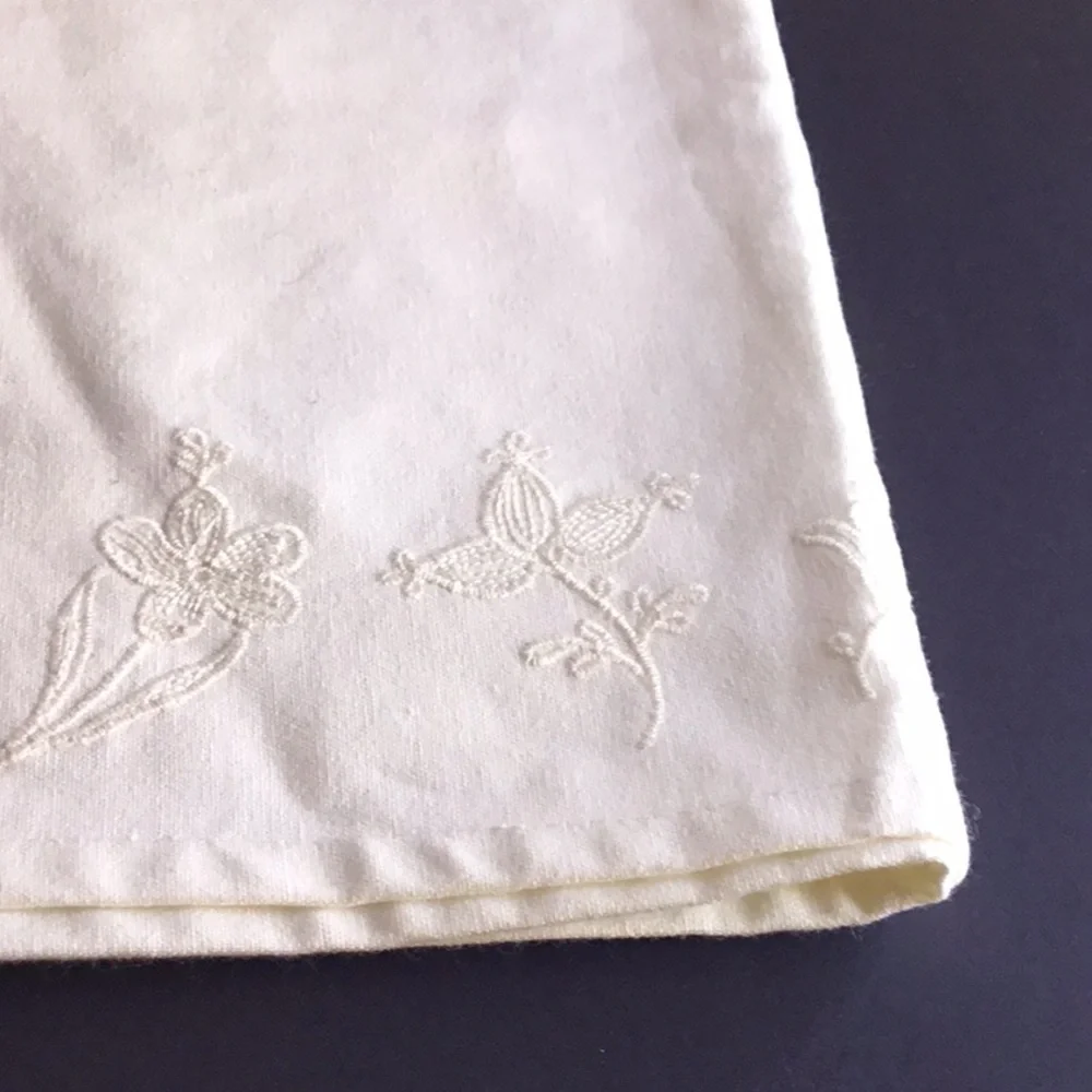 NWT IKEA Alvin Blomma 2 White Floral Placemat